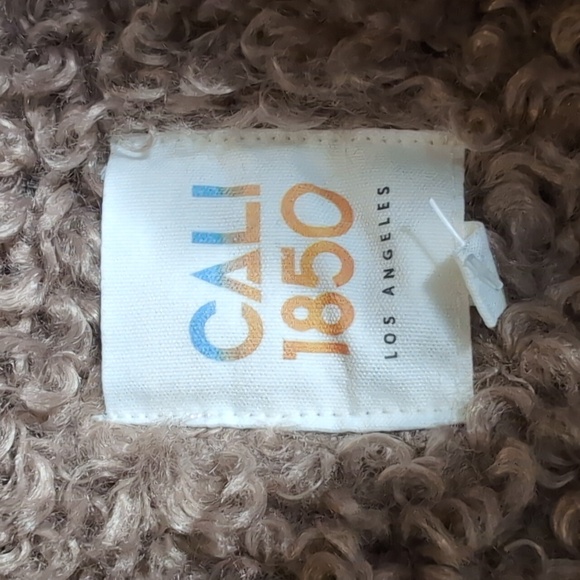 NWT Cali 1850 Urban Outfitters Faux Leather/Sherpa Vest Size Medium - Picture 3 of 9